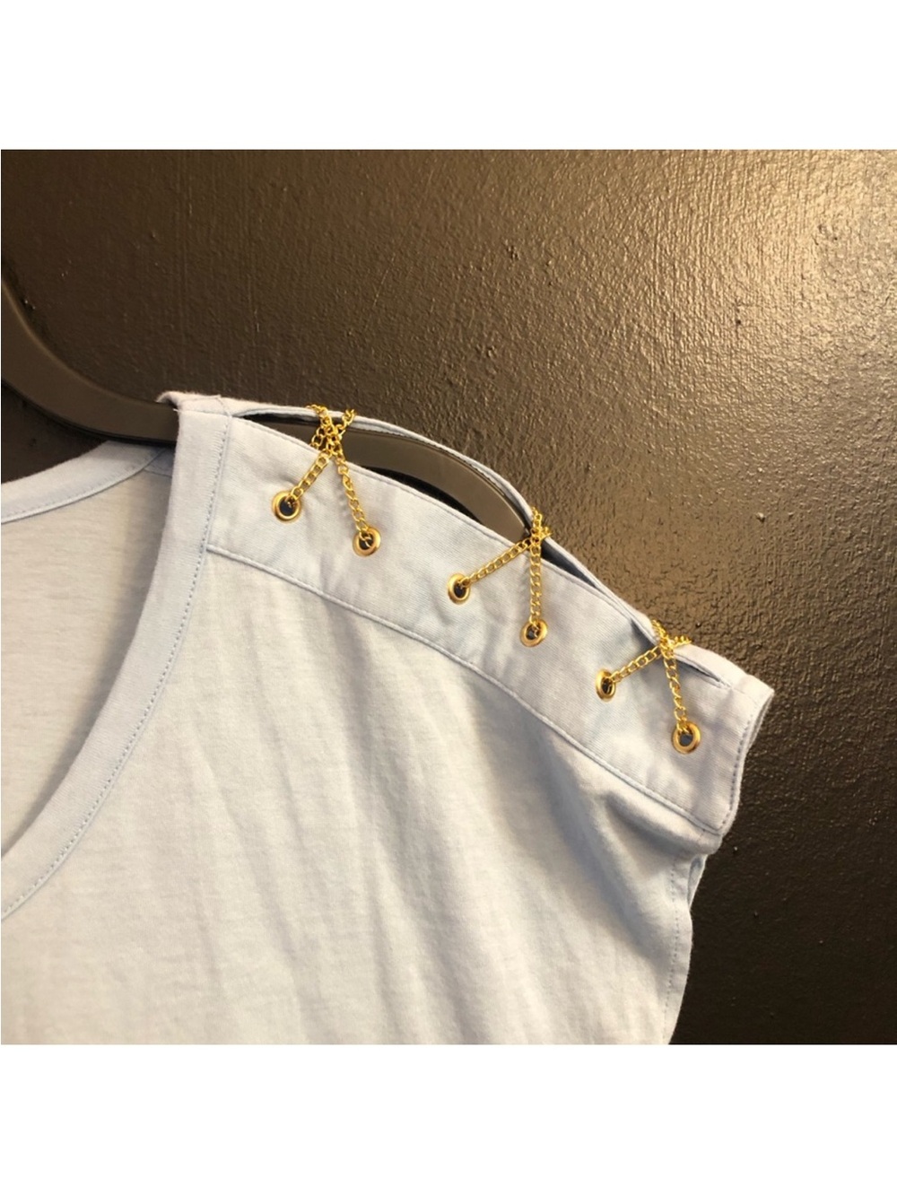 Micheal Kors Sky Blue Women's Tee with Gold Chain Shoulder Detail - Picture 4 of 6